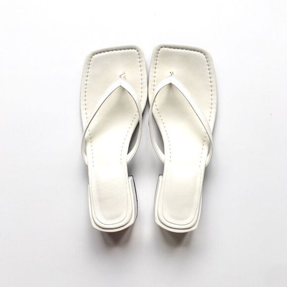 🔃White Chunky Heeled Thong Sandals - Picture 6 of 9